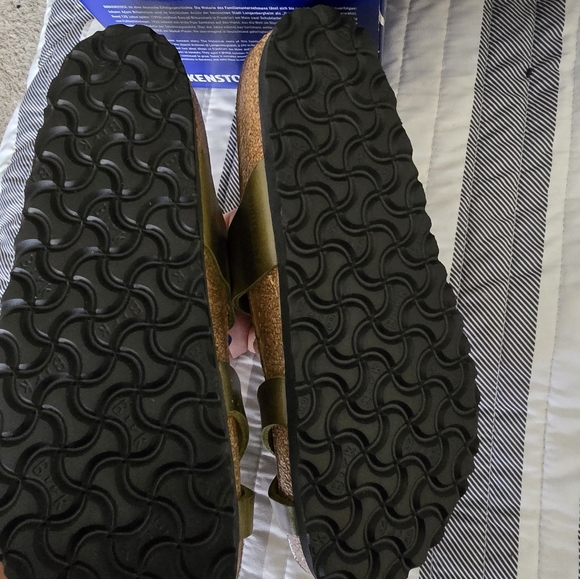 Brand new Olive Mayari Birkenstock sandals. Size 37 - Picture 5 of 5